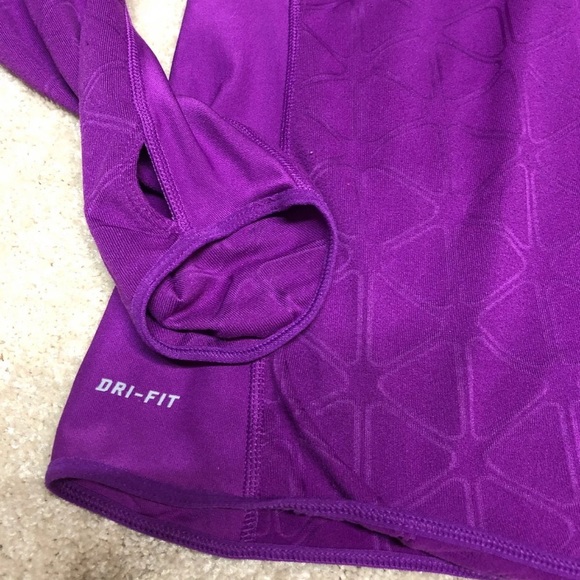 Nike Women’s 1/4 zip - Picture 2 of 8